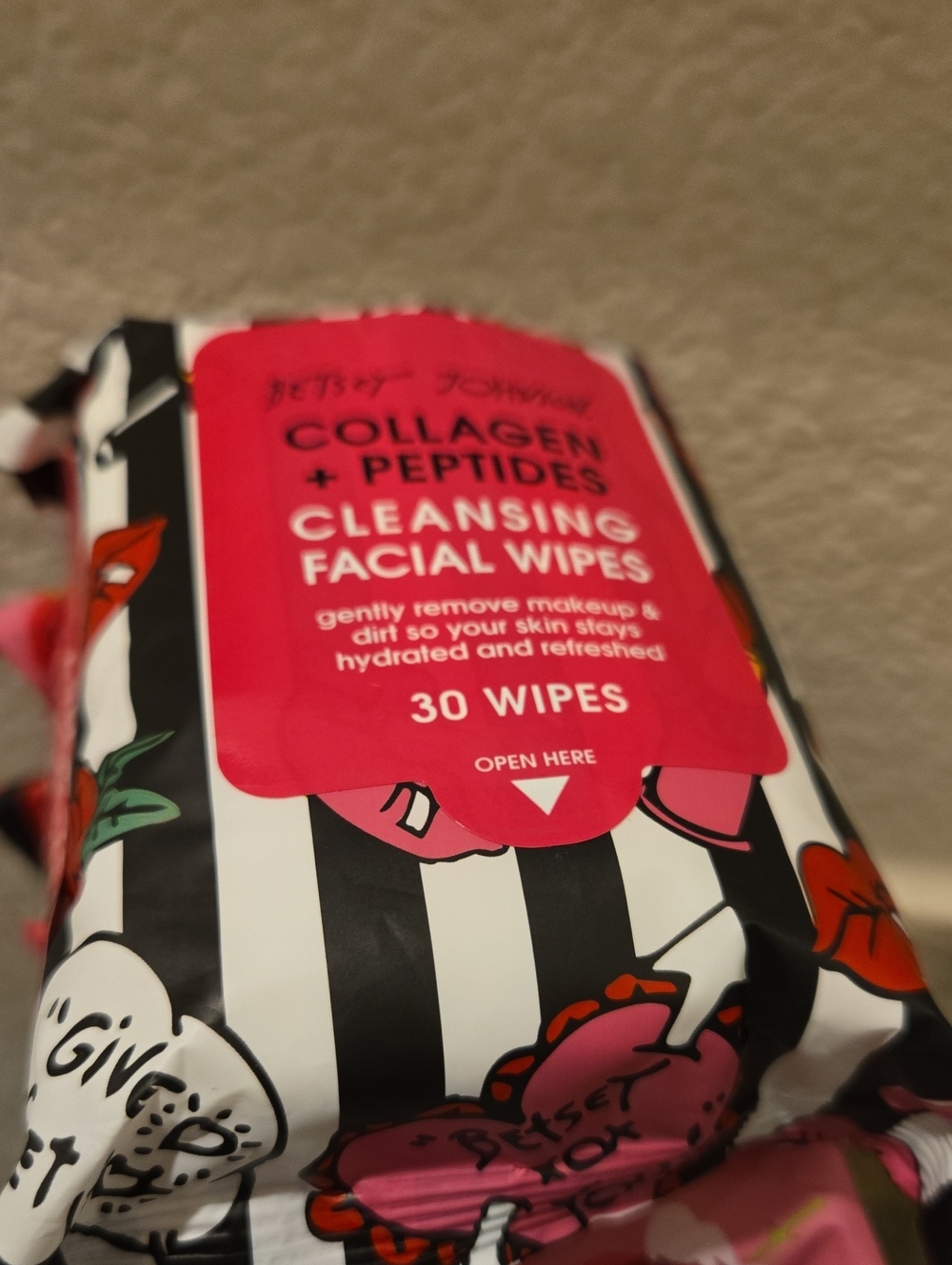 Betsey Johnson Collagen Cleansing Facial Wipes - Vibrant Multicolor New 4 pack - Picture 4 of 4